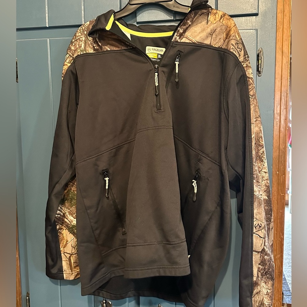 Magellan Outdoors Black and Green Adventure Jacket
